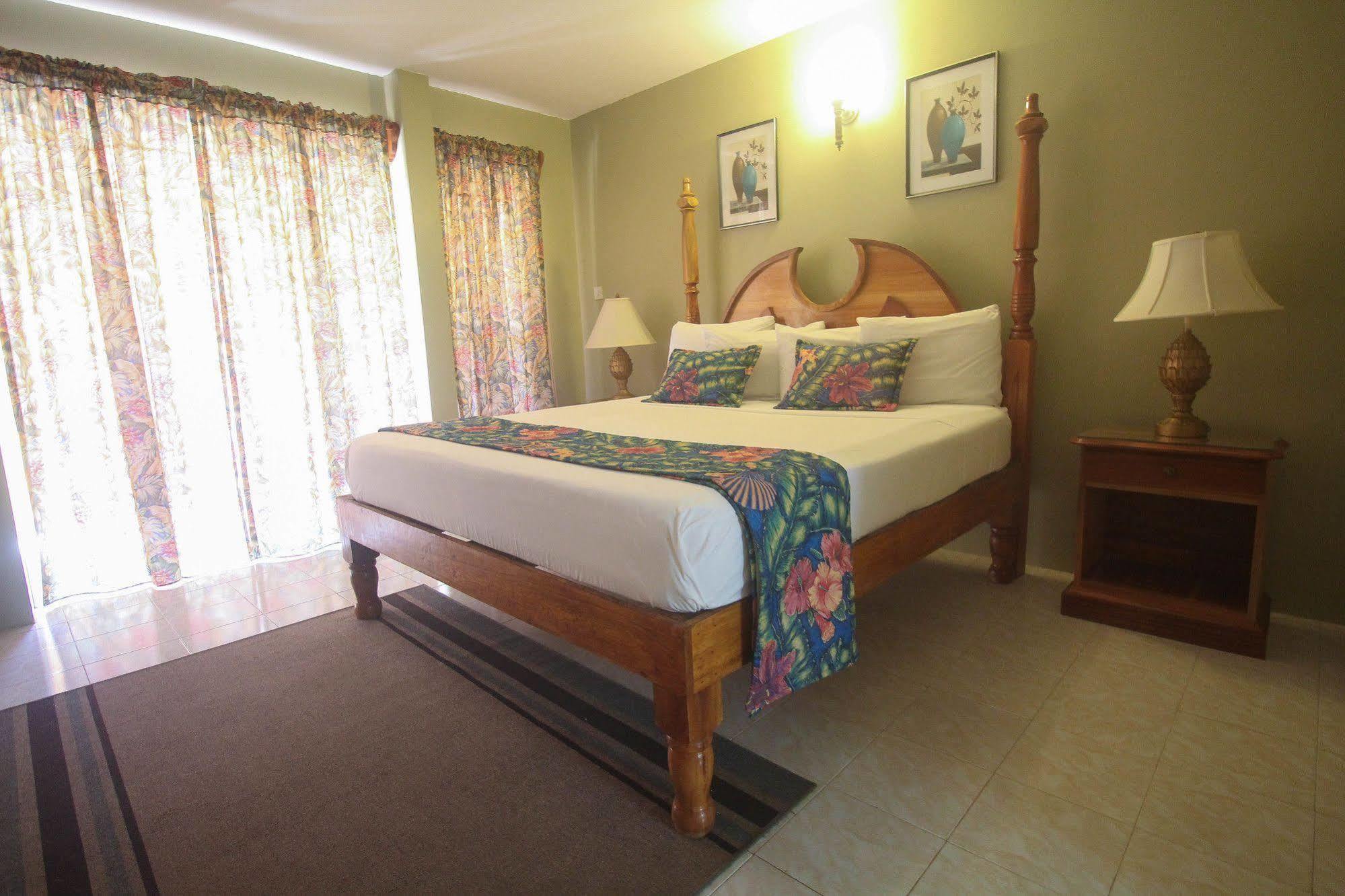 Moonrisevillas * Negril